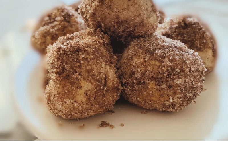 Delicious Air Fryer Donut Holes (with Cinnamon Sugar)